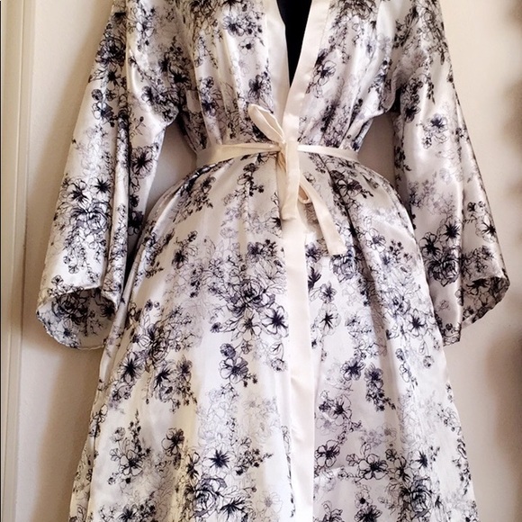 Robe / kimonos - Picture 3 of 4